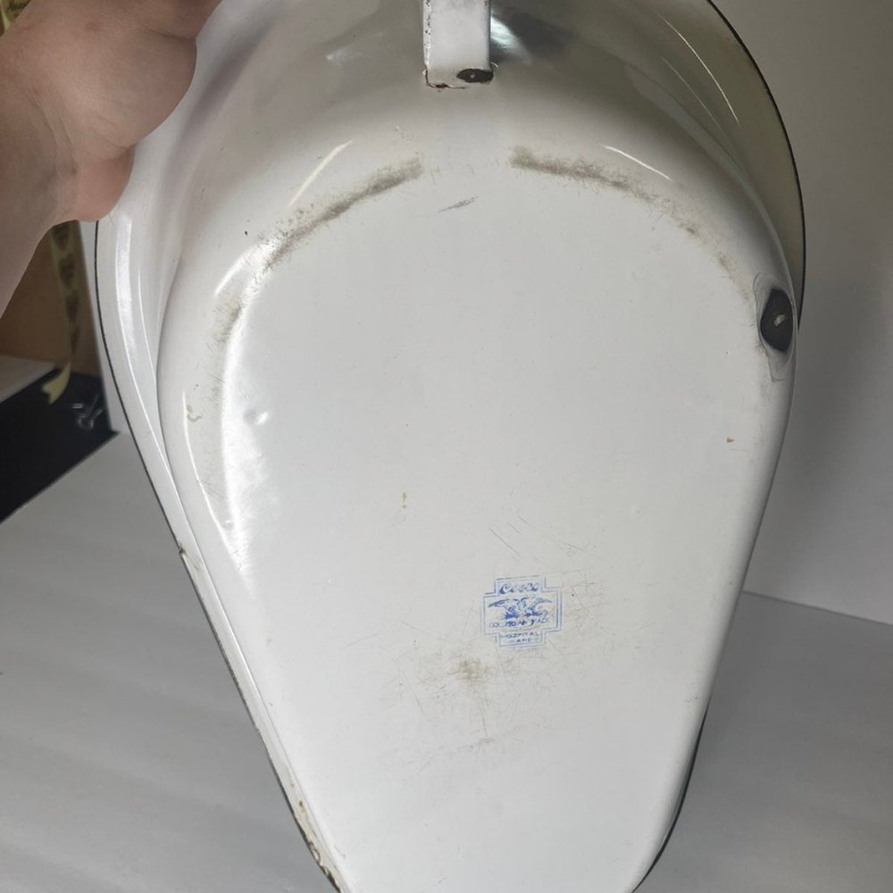 🔥S A L E🔥 Vintage Painted Enamel Basin Bedpan Great for flowers in yard - Picture 7 of 8